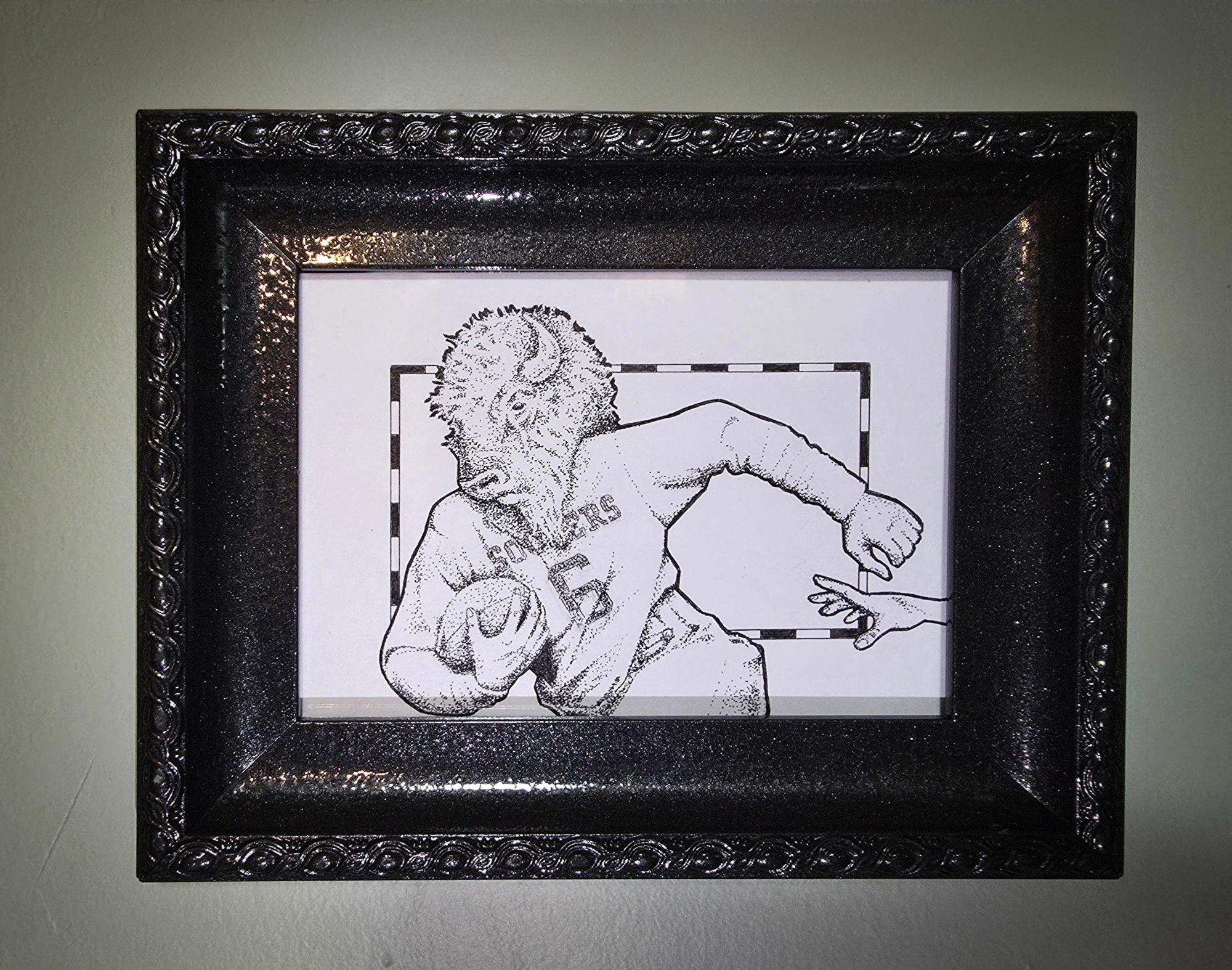 ノーマン市在中アーティストのアート作品。動物がアメリカンフットボールをしているモノクロの絵画。