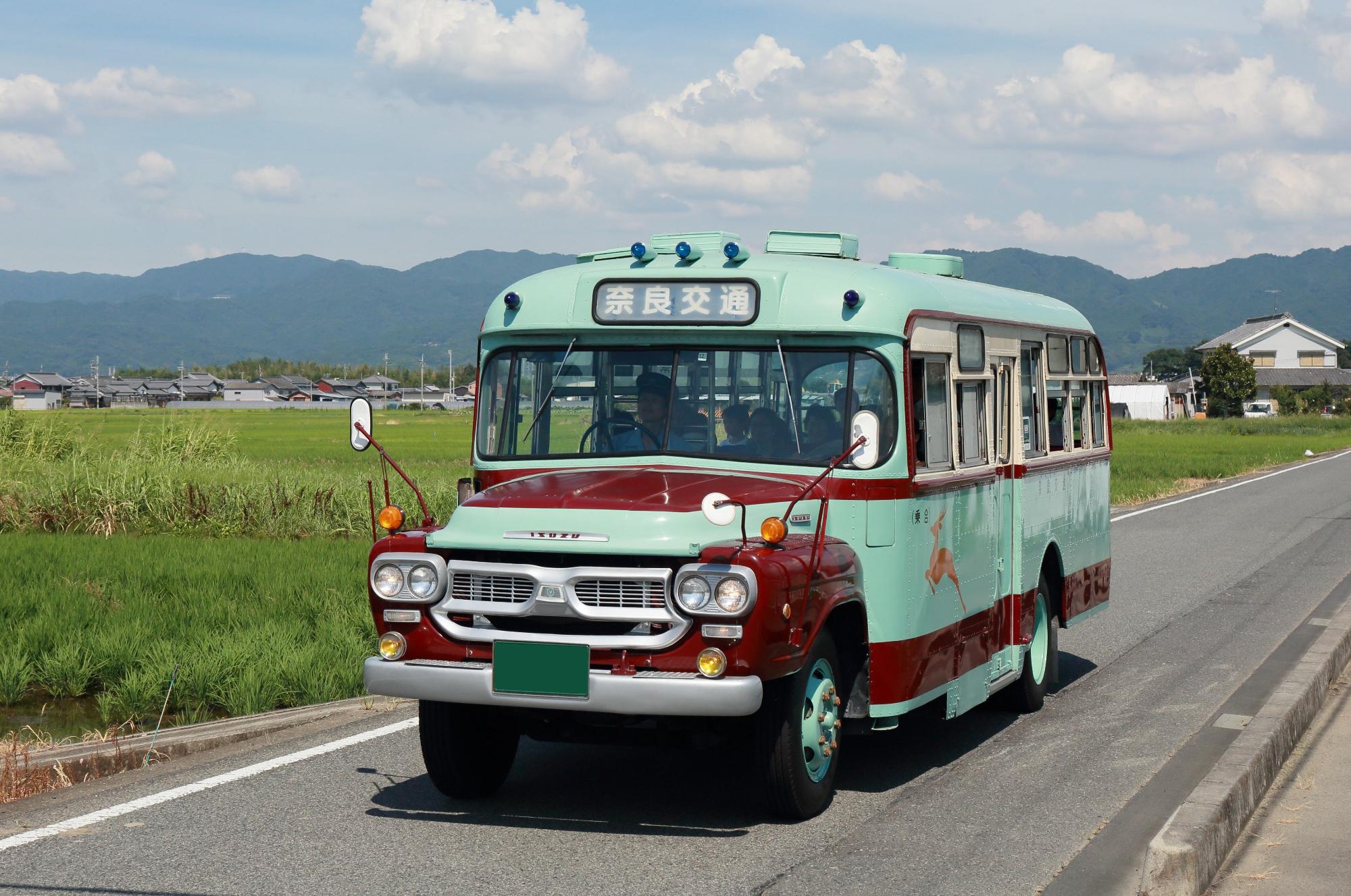 ボンネットバス(奈良交通)の車両の画像
