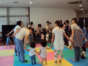 神の園でのわらべうたあそび
