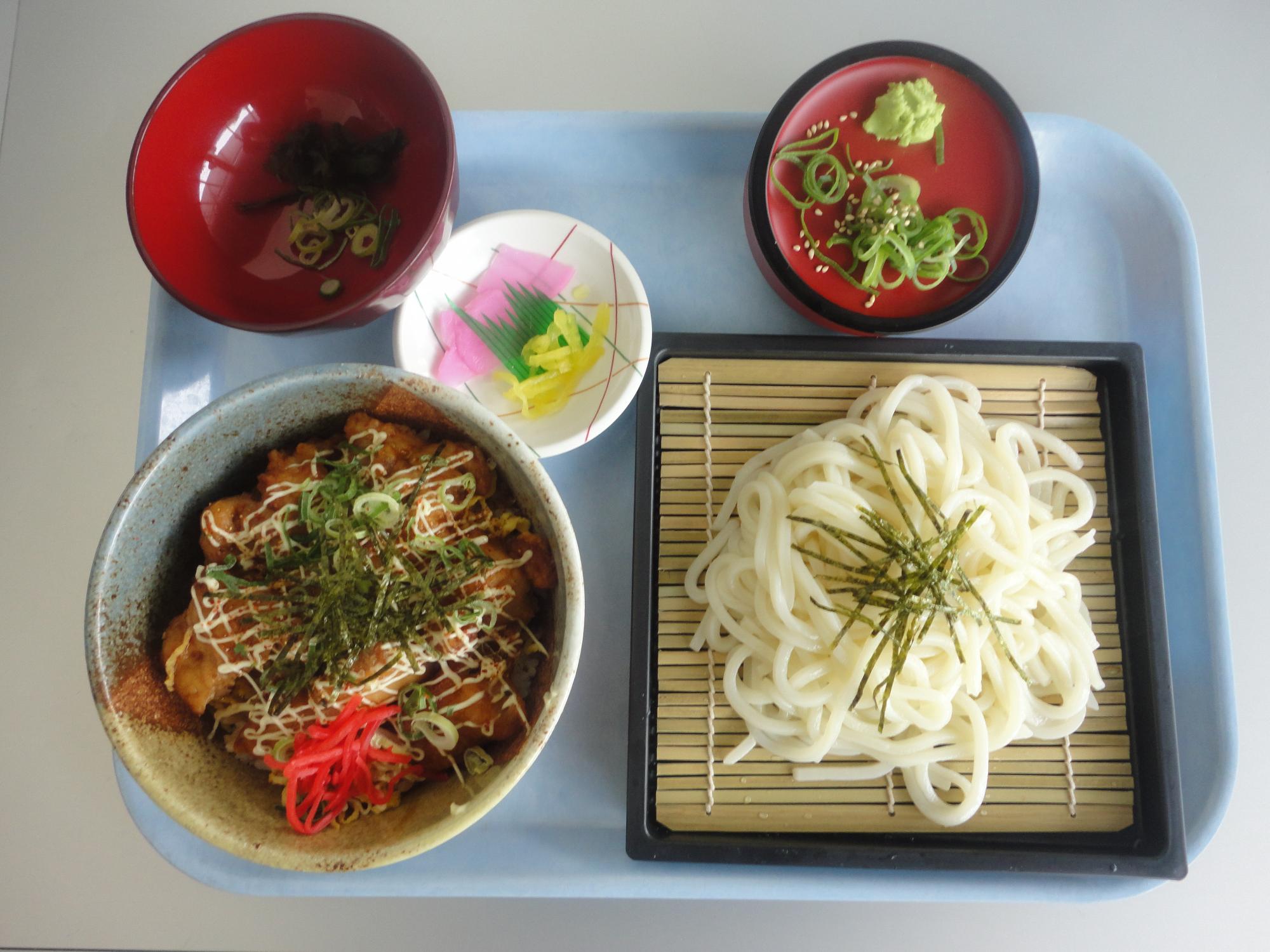 丼ぶりとざるうどん