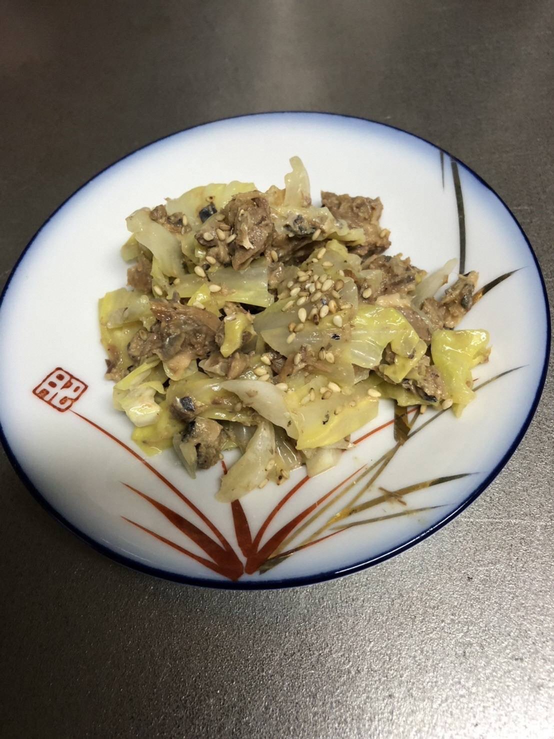 キャベツとサバ缶の和え物