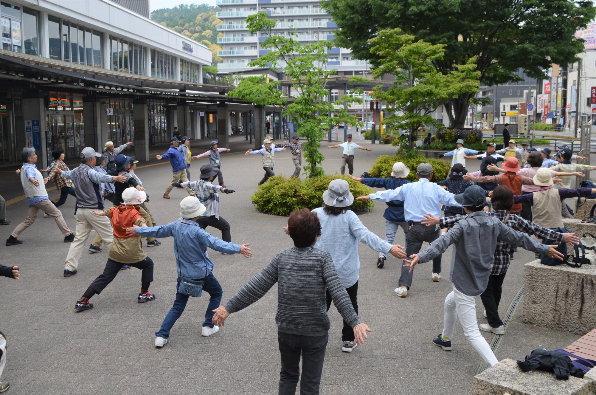 準備体操しているところ