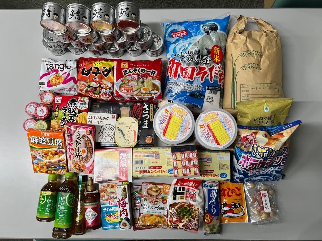 令和６年度に集まった食品の写真