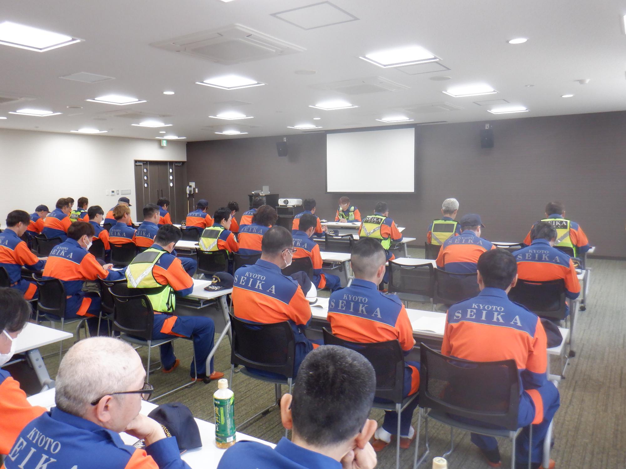 消防団員が講義を受講している様子