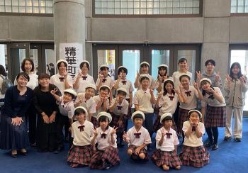 発表会での集合写真の様子
