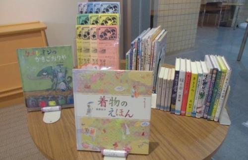 R8子ども読書リーフレット「カラフル」