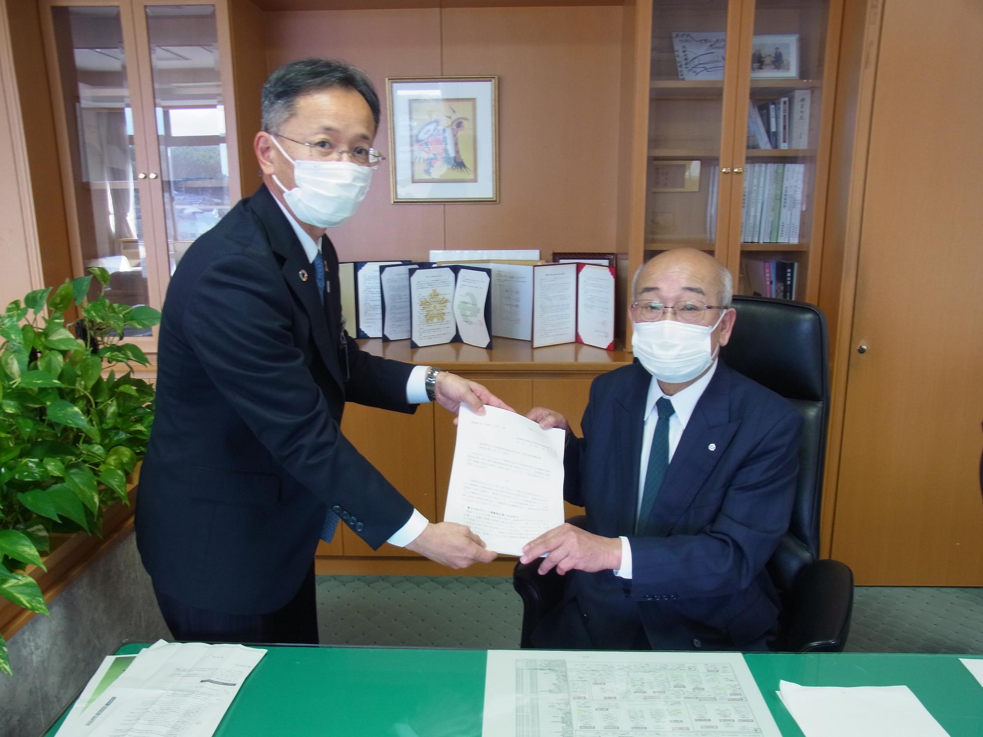 答申手渡し