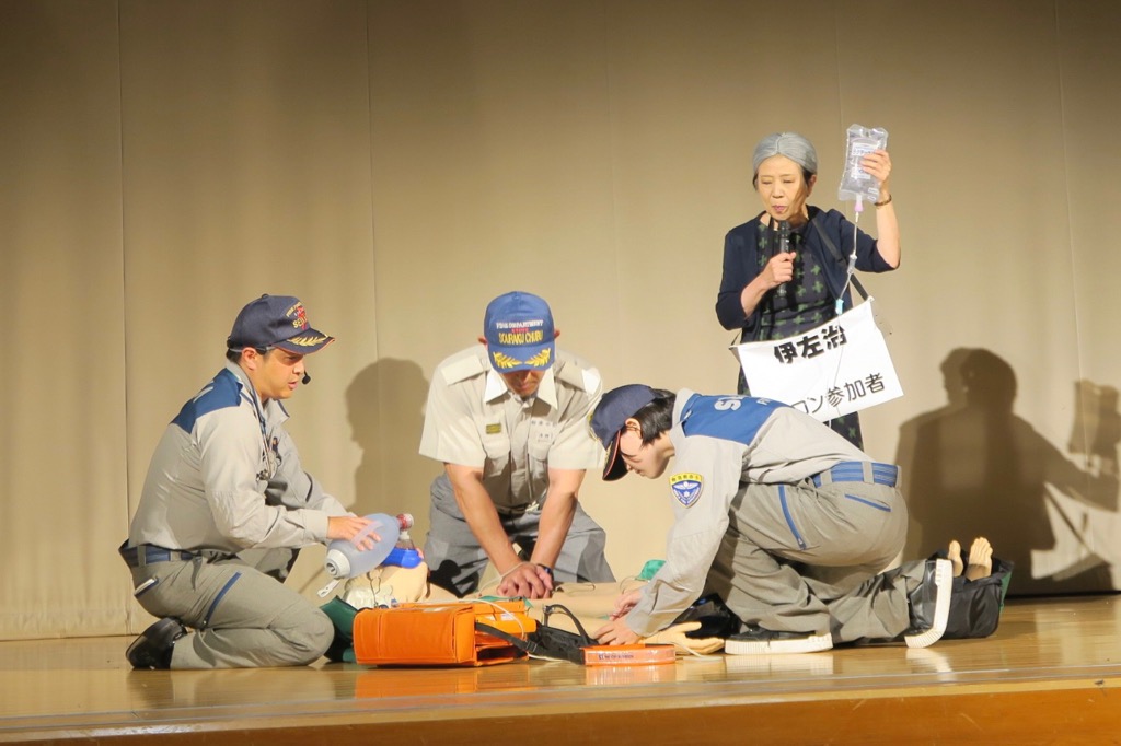 令和7年度精華町ふれあいまつりの寸劇の様子